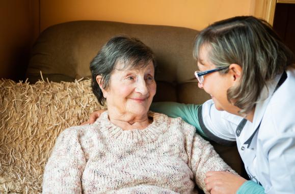 ConnectGroep zorgverlener met patiënt
